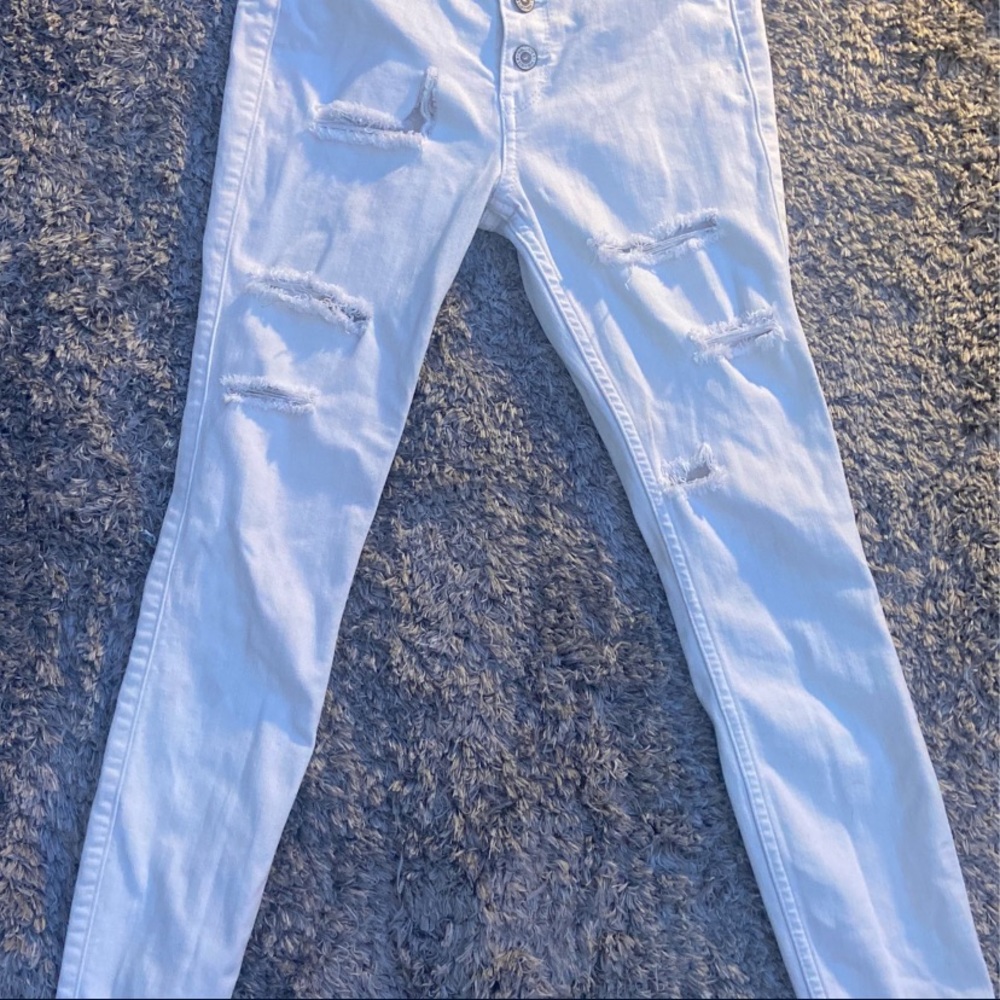 HOLLISTER RIPPED WHITE JEANS